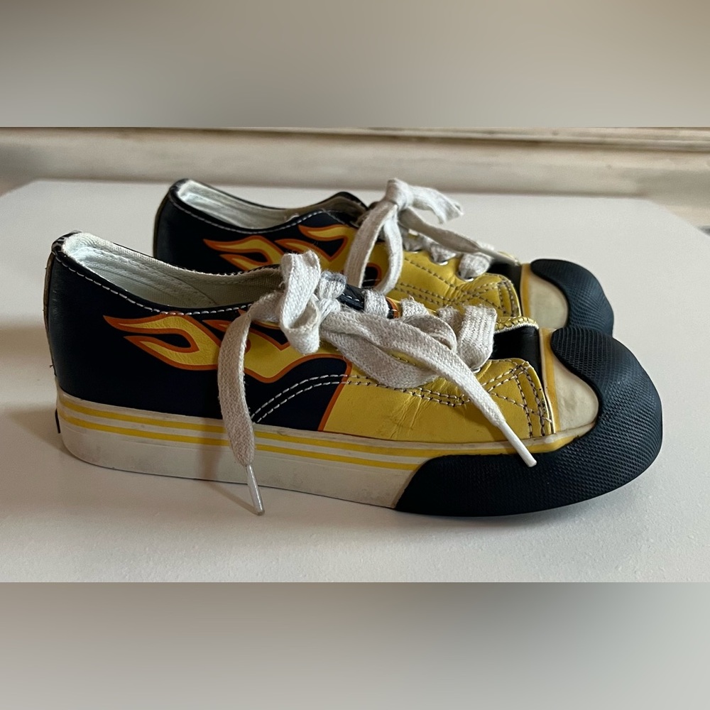Boys Morgan & Milo tennis shoes with flames, size 11 retro vibe skater style
